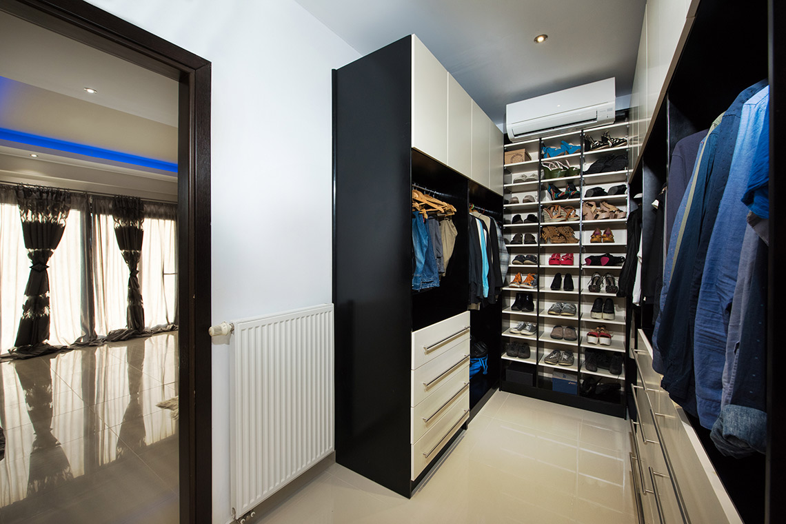 Villa in Dassia Corfu - Wardrobe